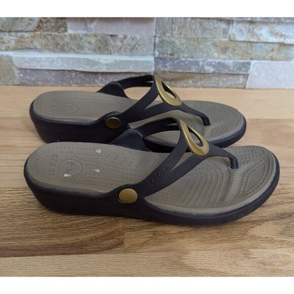 CROCS Women's Flip Flops Sandals Size 7W Slip-On Shoes Sanrah Circle Wedge - Picture 3 of 7